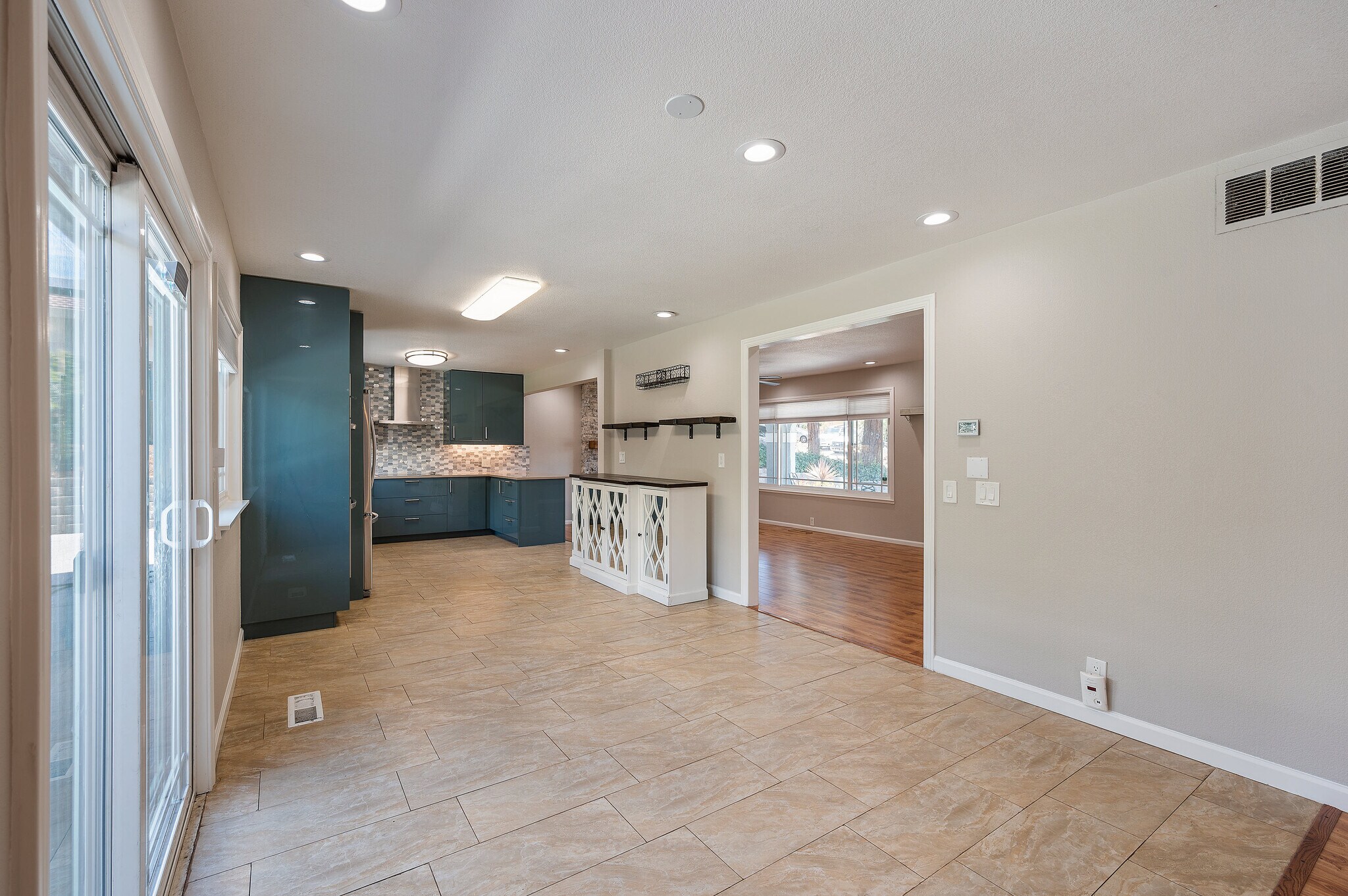 Building Photo - 3661 Slopeview Dr