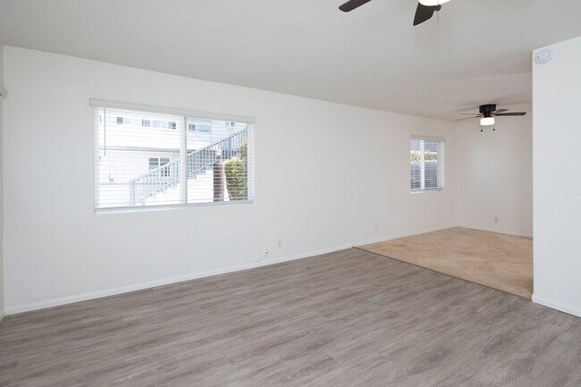 Building Photo - *OPEN HOUSE: 8/22 10AM-12PM* 2BR in Carlsb...