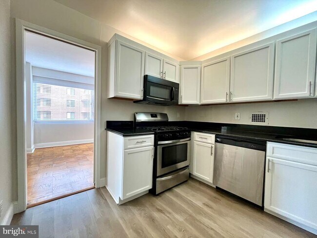 Building Photo - 5500 Friendship Blvd