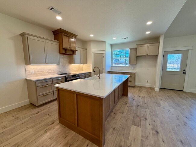 Building Photo - 509 Waggoner Ln