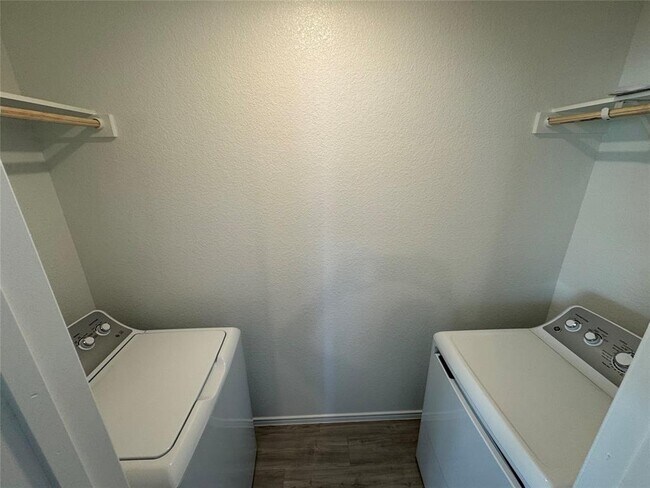 Building Photo - 110 Haw Br Vw