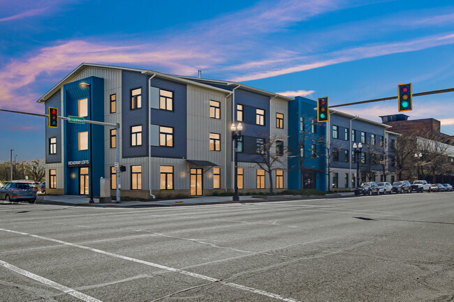 Building Photo - Broadway Lofts