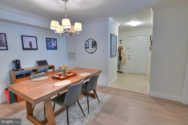 Building Photo - 2220 Springwood Dr