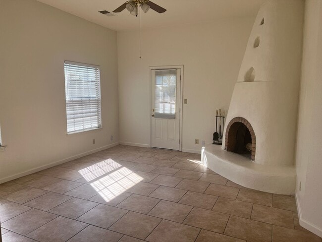 Building Photo - 2 Bedroom w/ fireplace, gated entrance for privacy and 2 CG