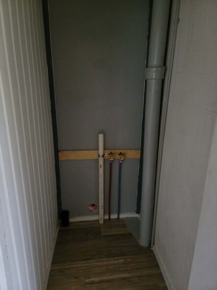 Building Photo - 25 Swanger Ave