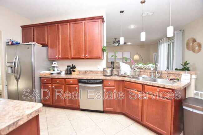 Building Photo - 7061 Heatherbrook Dr