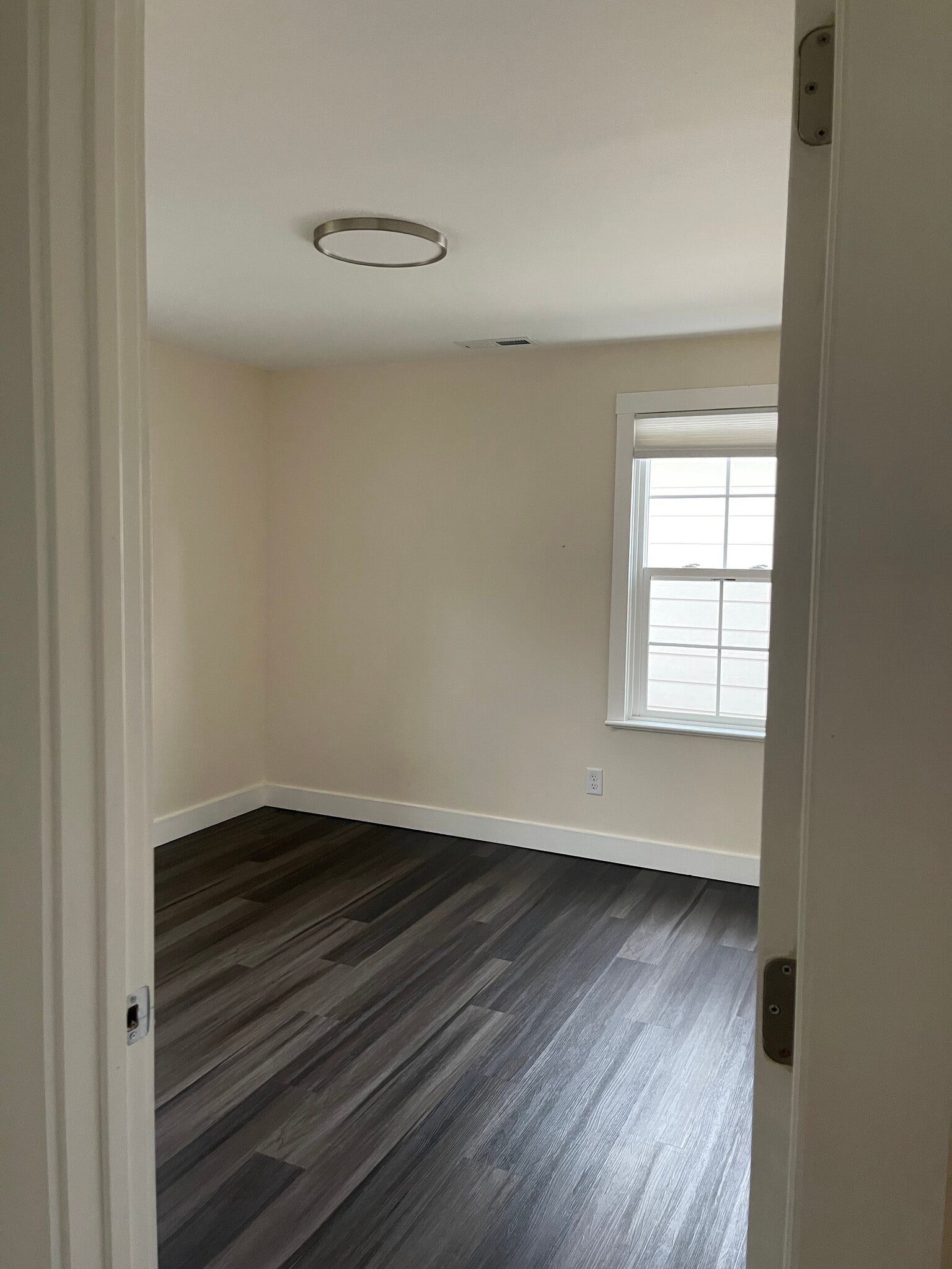 Building Photo - 255 Southview Pl S