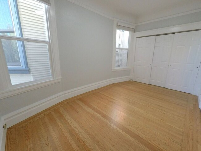 Building Photo - Remodeled 4BR/2BA w/ In-Unit Laundry & Mod...