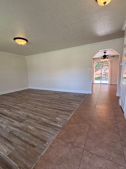 Building Photo - 1743 W Green Valley Ln
