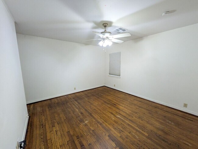 Building Photo - 5040 Raleigh Dr