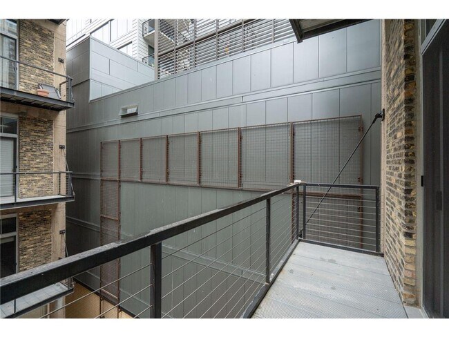 Building Photo - 521 S 7th St