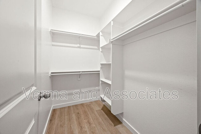 Building Photo - 1801 SW Poigai Wy