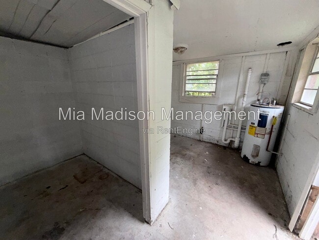 Building Photo - 914 Bowden St