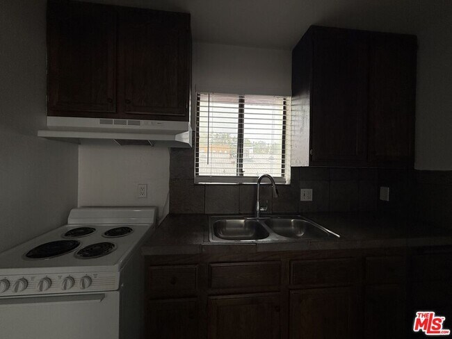 Building Photo - 1816 N Gramercy Pl