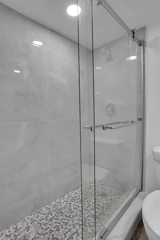 Building Photo - 104 Mansfield C