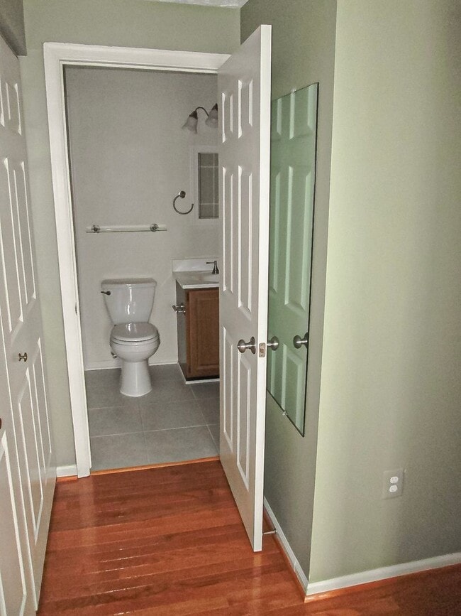 Building Photo - Lovely 2 Bedroom 2 Bathroom Townhome With ...