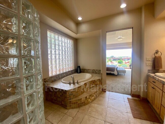 Building Photo - 2336 2336 W Entrada Trail