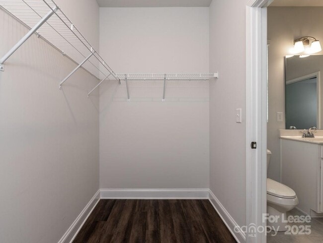 Building Photo - 4512 Grove Manor Dr