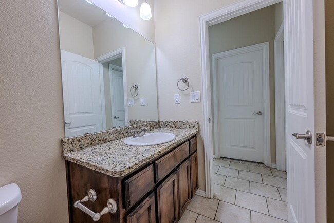 Building Photo - 7 Glass Ranch Rd