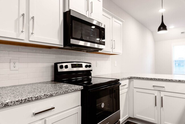Building Photo - 208 Drayton Dr