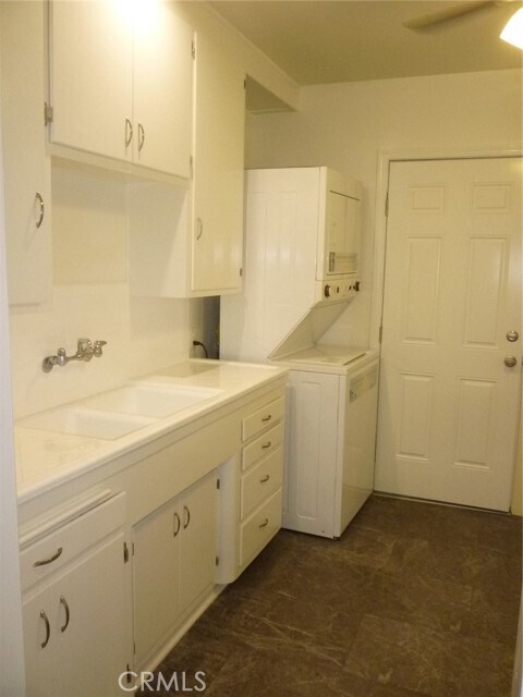 Building Photo - 712 Sartori Ave