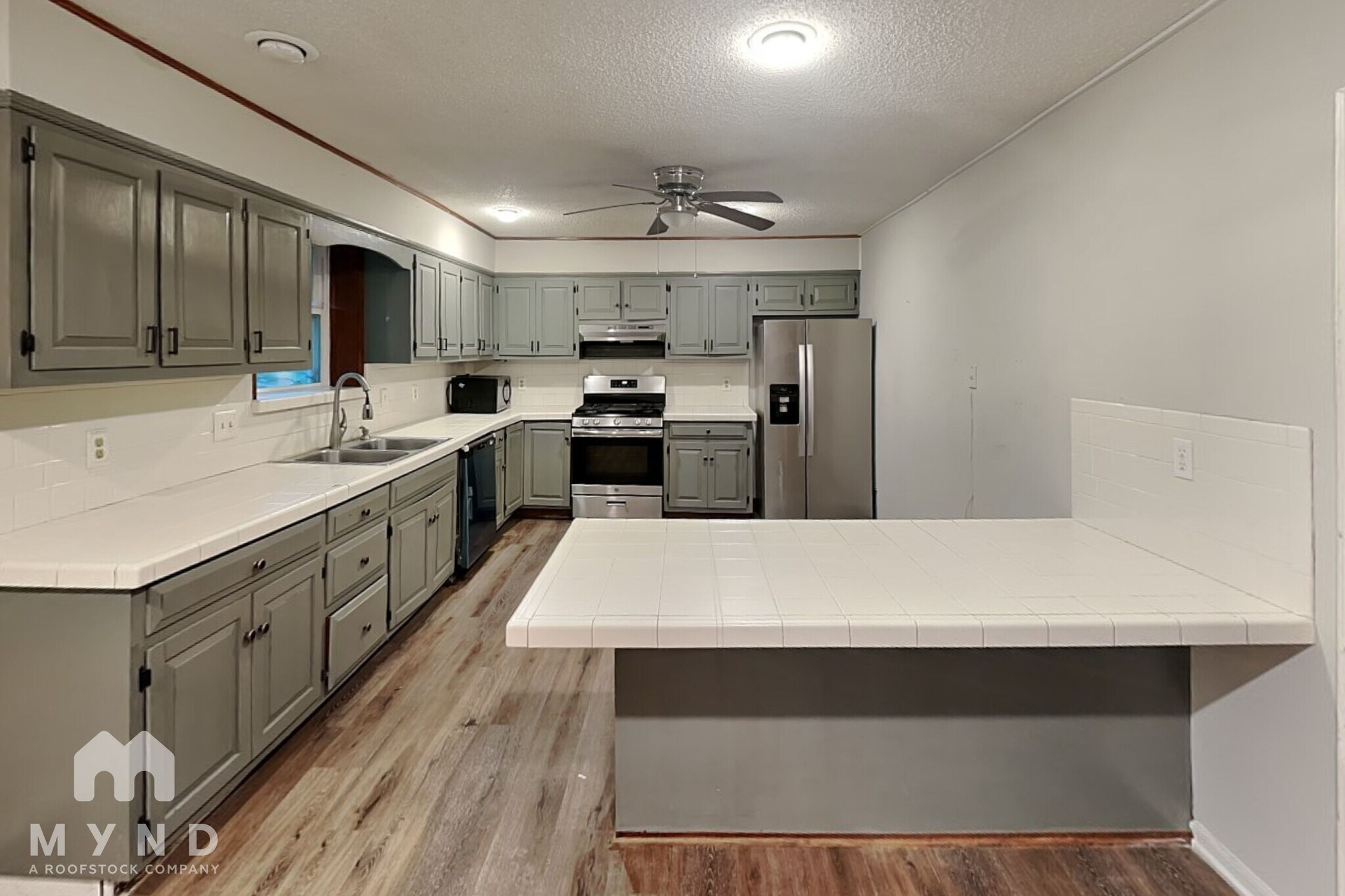 Building Photo - 2559 Park Dr