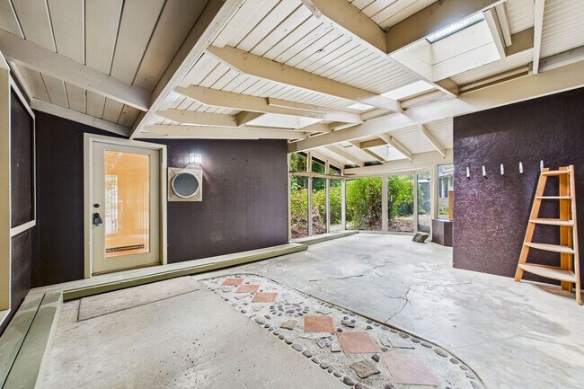 Building Photo - 2910 Greenbriar Ln