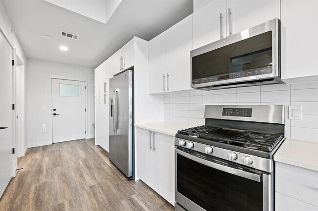 Building Photo - 4004 Banister Ln