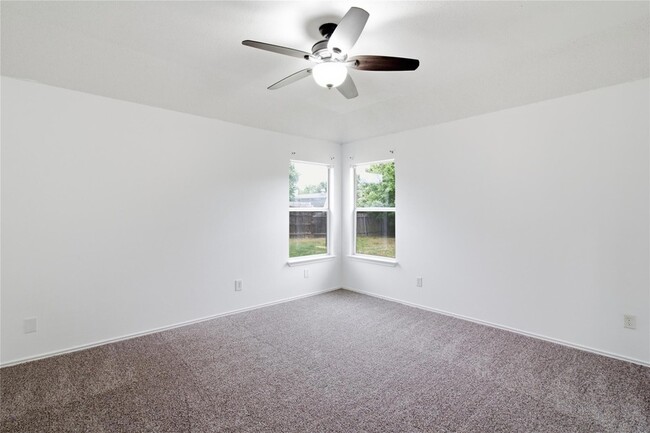 Building Photo - 120 Mule Deer Ct
