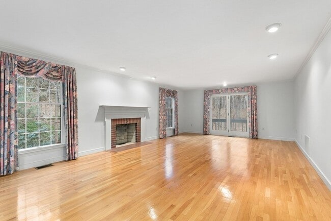 Building Photo - 1 Sutton Pl