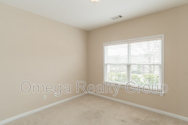 Building Photo - 4474 Fairmont Dr