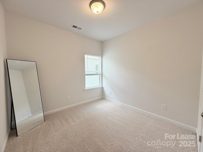 Building Photo - 6135 Moonview Ct