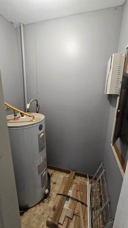 Building Photo - 384 S 6th St