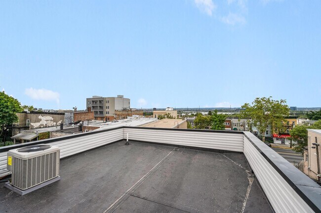 Building Photo - 125 Collard St