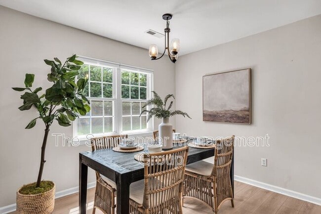 Building Photo - 18 Paddlecreek Ave