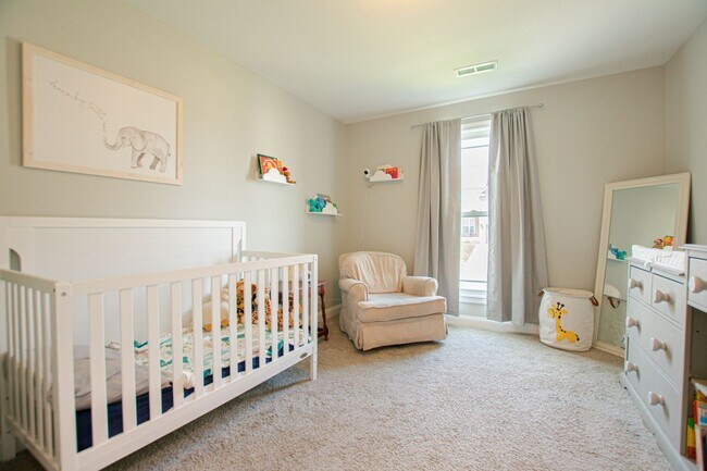 Building Photo - Pet Friendly Three Bedroom with Bonus!