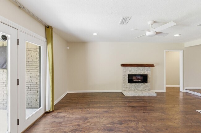 Building Photo - 8526 Cedel Dr
