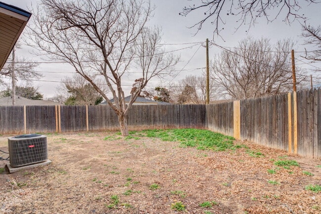 Building Photo - 2704 Canton Ave