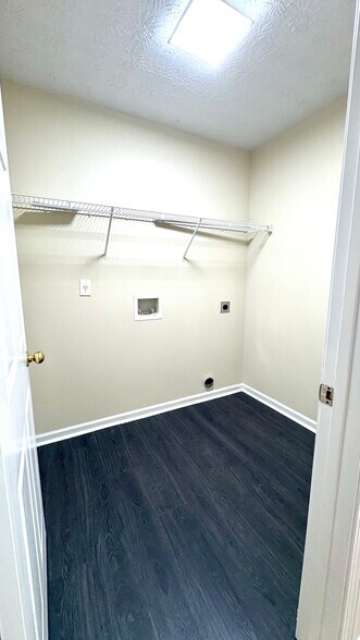 Building Photo - 2336 Pettit Dr