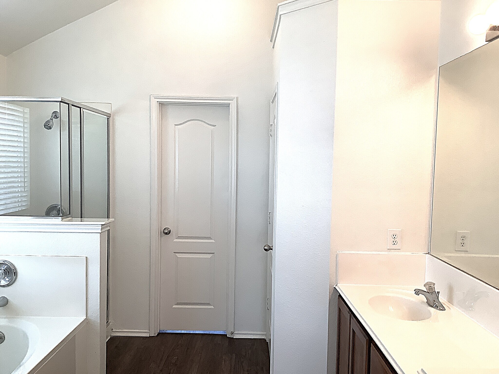 Building Photo - 109 Castle Dr