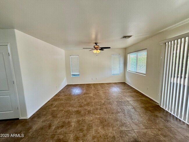 Building Photo - 40812 W Thornberry Ln