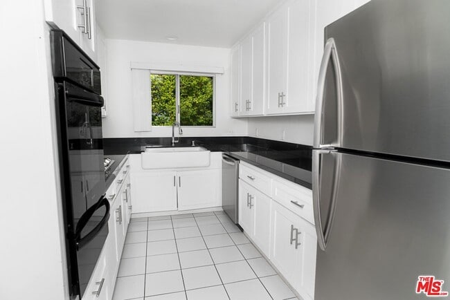 Building Photo - 416 N Oakhurst Dr