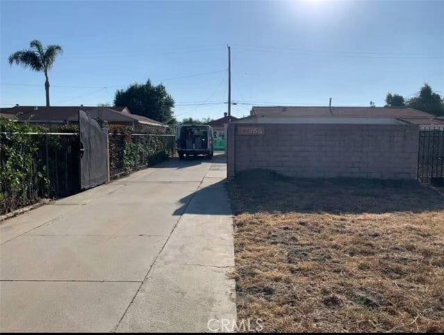 Building Photo - 12964 Roswell Ave