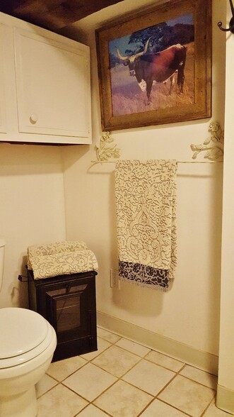 Building Photo - 1310 Hollow Rd