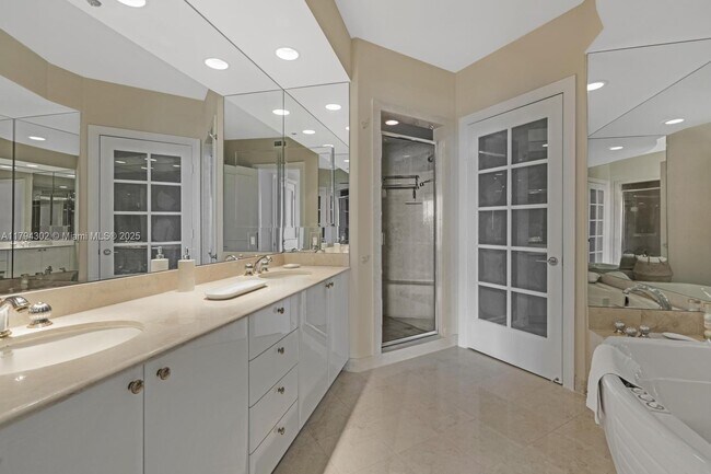 Building Photo - 781 Crandon Blvd