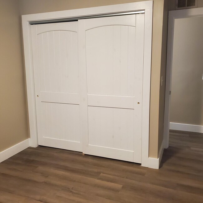 Building Photo - Percival 2005