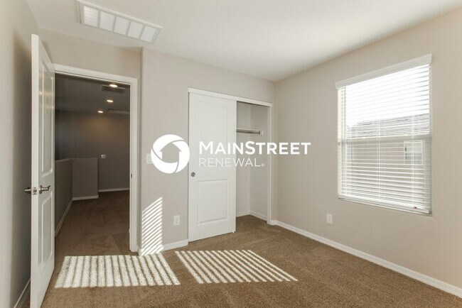 Building Photo - 3 Bedroom Pet-Friendly Home in Phoenix, AZ with Main Street Renewal