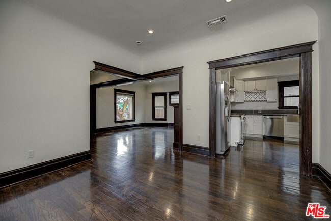 Building Photo - 140 Roselawn Pl