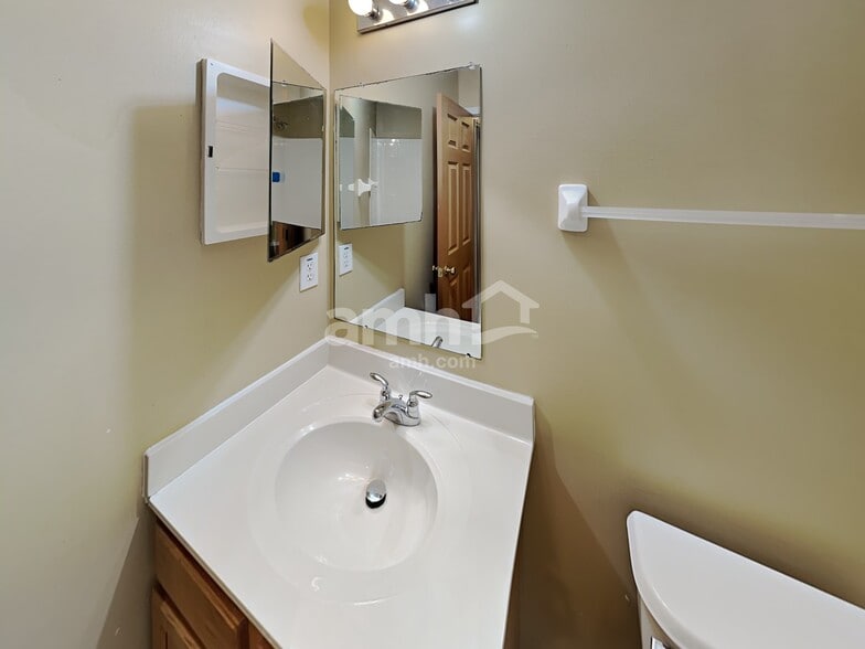 Building Photo - 7961 Blacklick View Dr