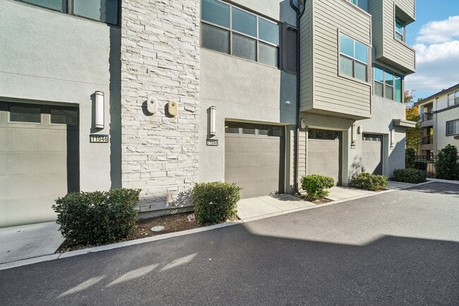 Building Photo - 11048 Luminate Dr